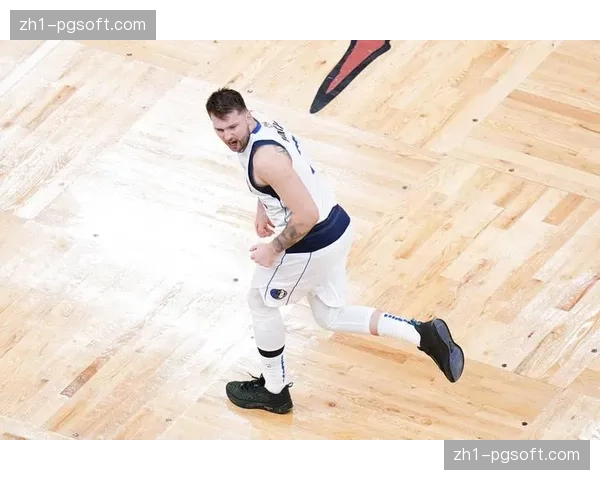 东契奇三月场均37.5分斩获月最佳 伤前得分王表现彰显孤胆英雄本色 东契奇三月场均37.5分斩获月最佳 伤前得分王表现彰显孤胆英雄本色